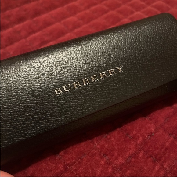 Burberry Sunglasses plaid with case - Picture 8 of 12